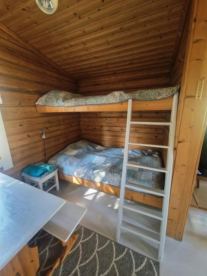 Hietajärven Helmi -mökki3-sängyt